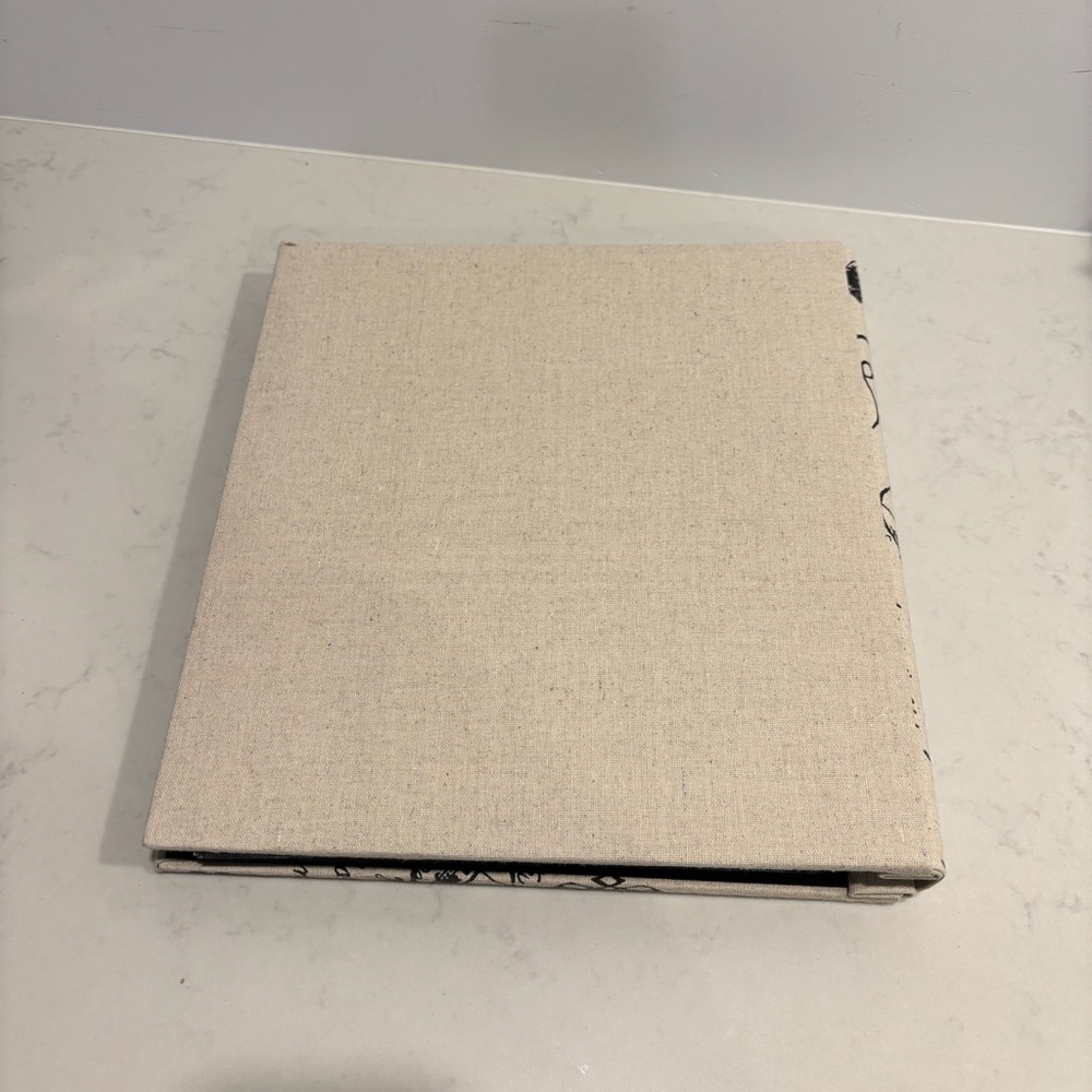 Broyhill large Script Pattern Photo album - Picture 3 of 3